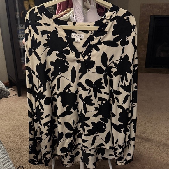Ava & Viv Black and Cream Abstract Blouse - Picture 1 of 5